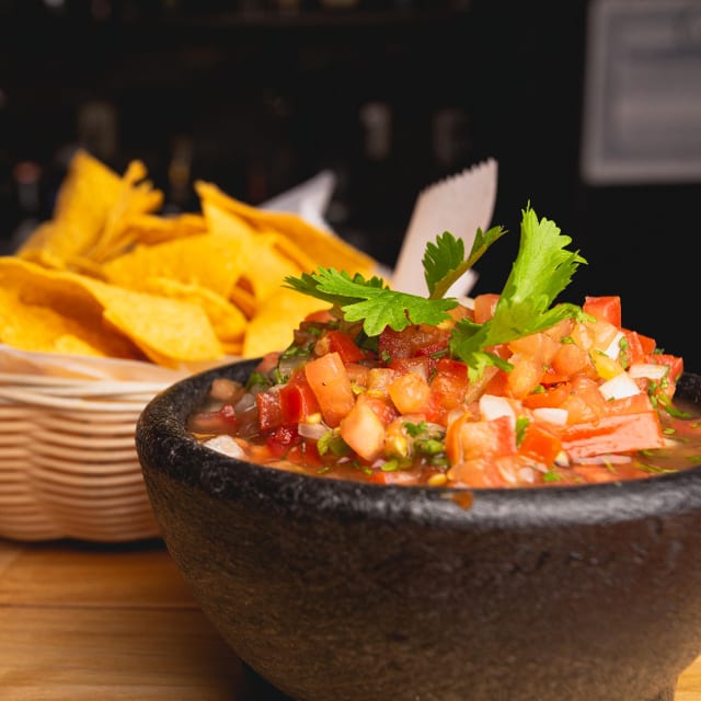 Pico de Gallo & Chips.