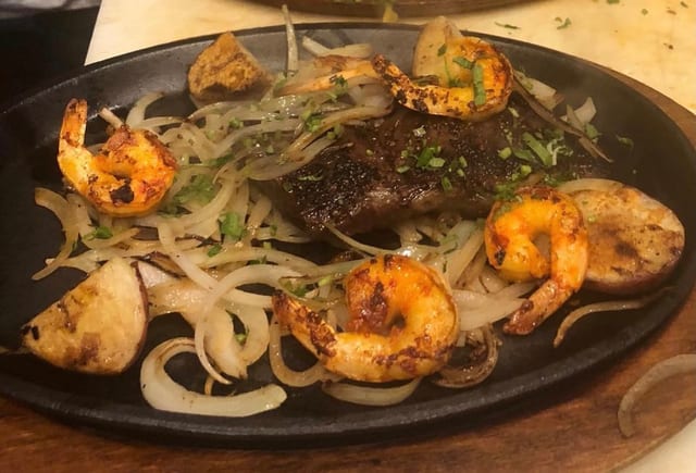 Carne Azada con Camarones.
